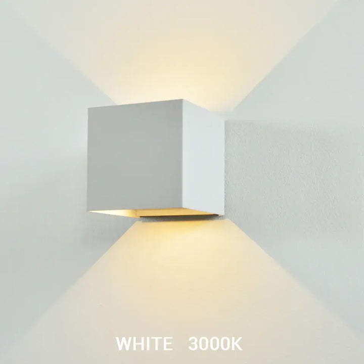 Oppladbar vegglampe med sensor