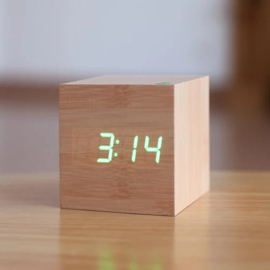 Skanto | Tre Digital Klokke med LED Display