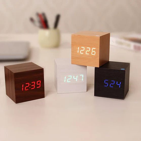 Skanto | Tre Digital Klokke med LED Display