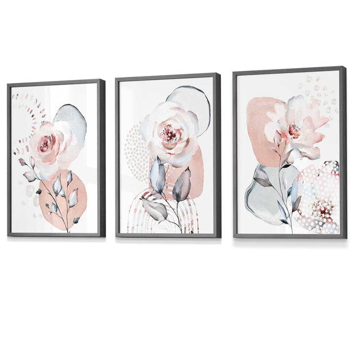 Abstrakt, rosa og grå blomsterveggkunst med rammer