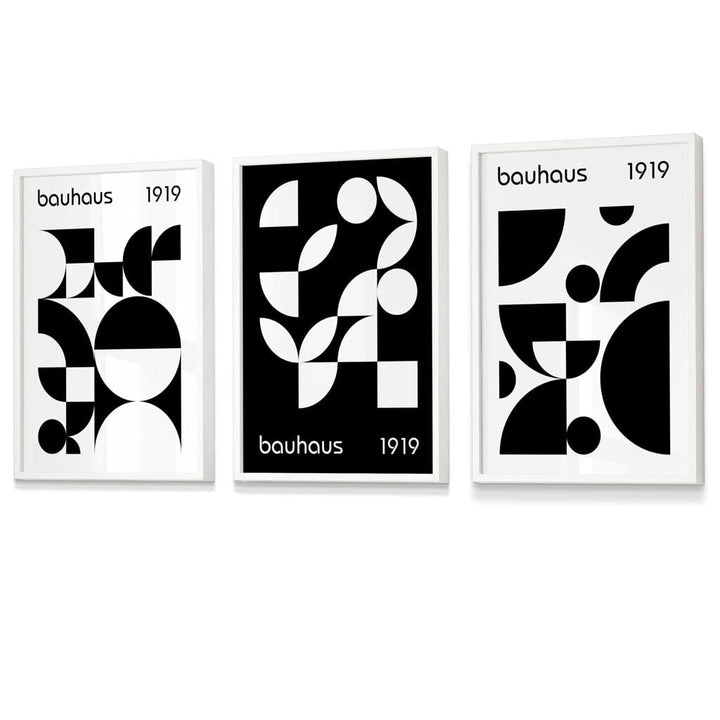Grafiske, geometriske svart-hvitt-trykk i Bauhaus-stil, 3 innrammede kunsttrykk