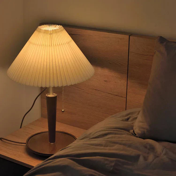 Skanto | GlowTimber - Klassisk Tre Plissé Lampe