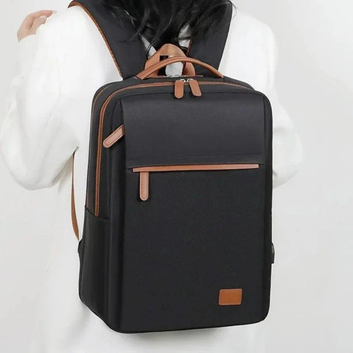 Skanto | PACKLITE – Multifunksjonell Reise Ryggsekk med Laptoprom og USB-port