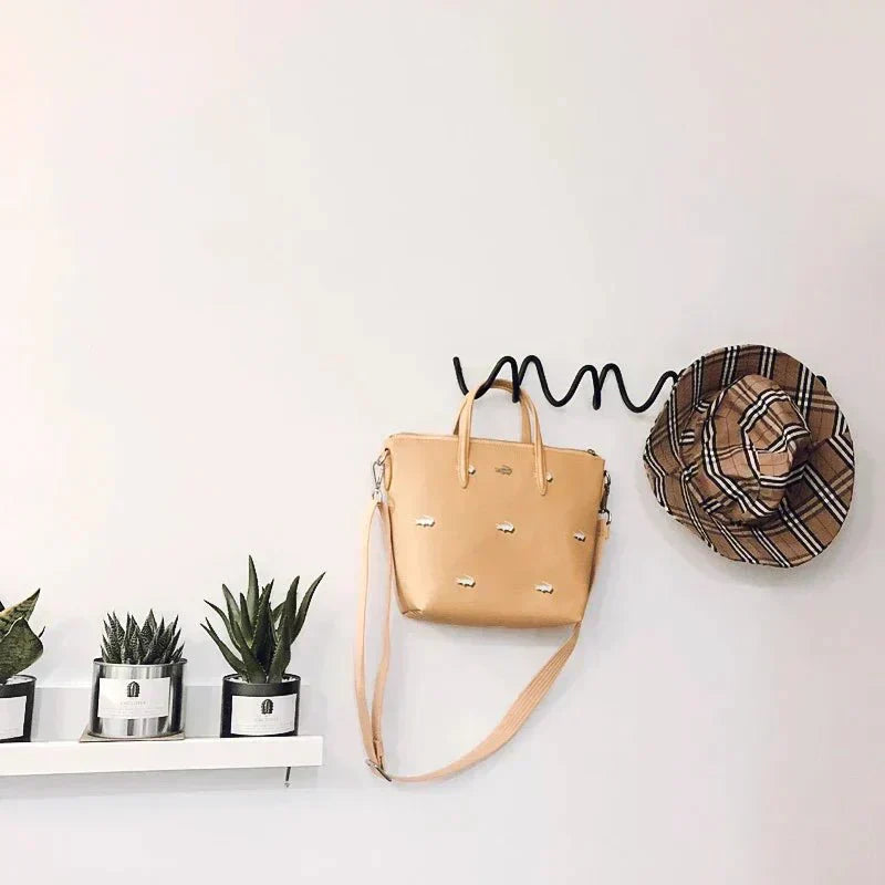 Skanto | LineaForm Elegant Metall Veggkrok – Minimalistisk Matt Svart eller Hvit
