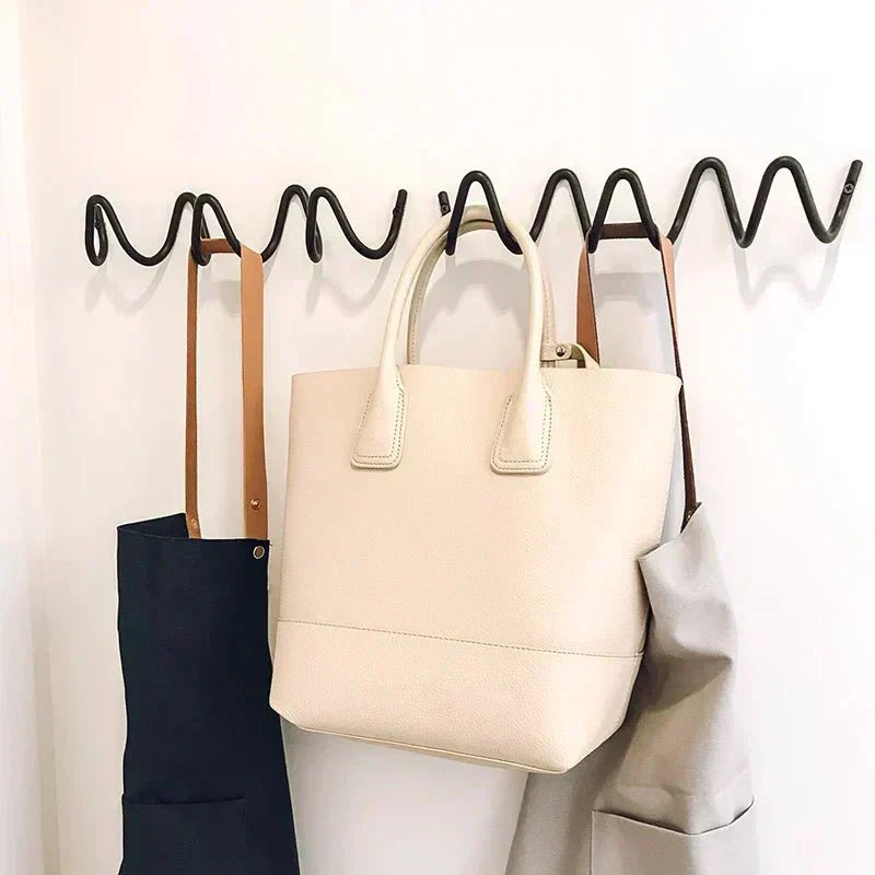 Skanto | LineaForm Elegant Metall Veggkrok – Minimalistisk Matt Svart eller Hvit