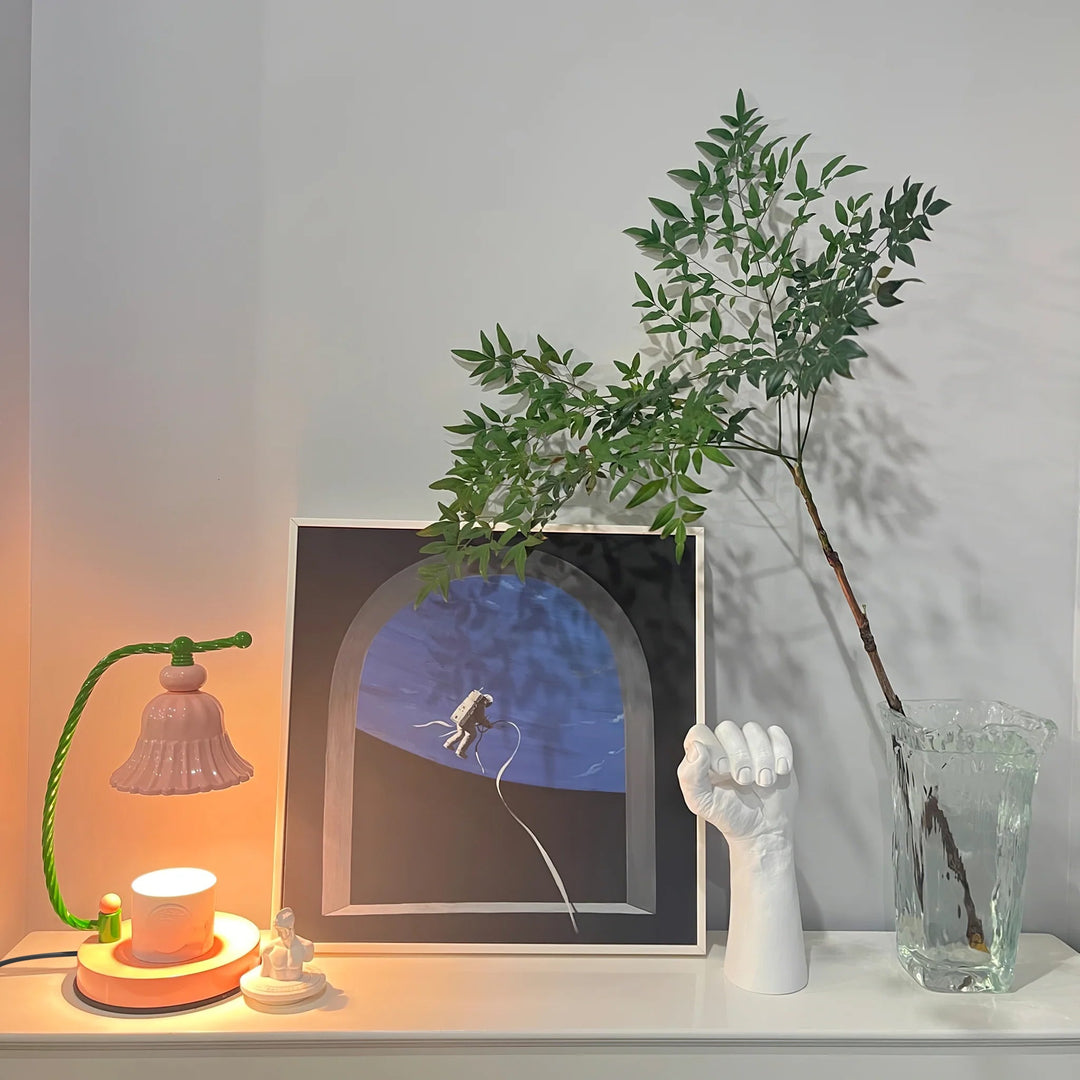 Skanto | BloomAura – Sjarmerende Rosa Glassbordlampe
