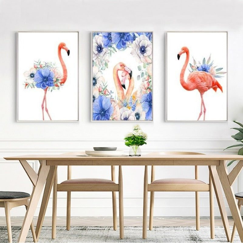 Nordiske dyr, flamingo, lilla blomst - lerretbilde