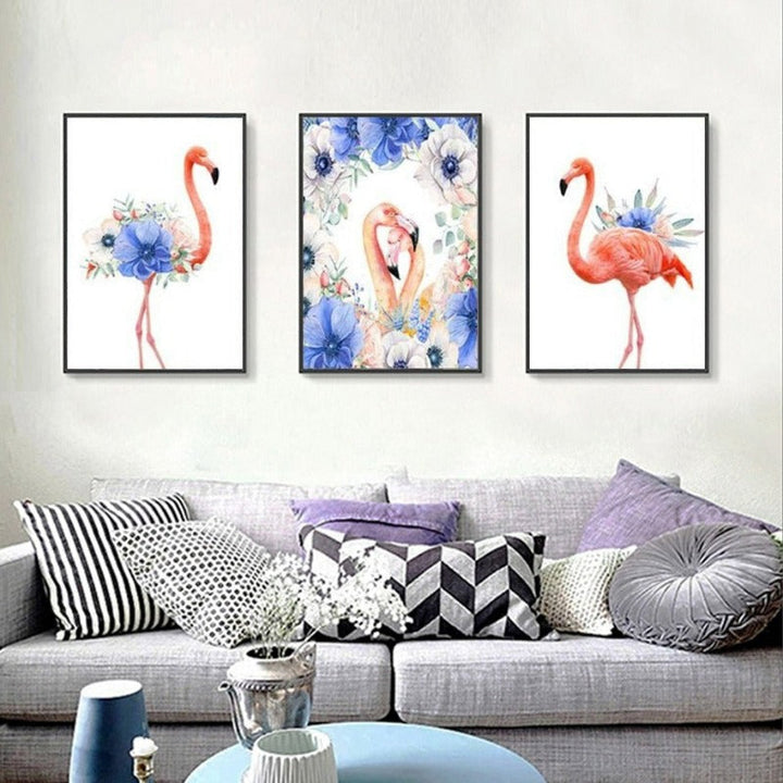 Nordiske dyr, flamingo, lilla blomst - lerretbilde