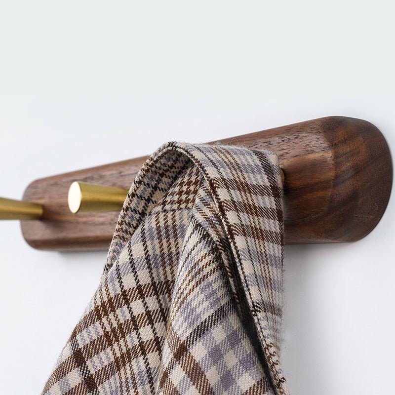 Skanto | WandHout – Minimalistisk treveggskleshenger med messing kroker