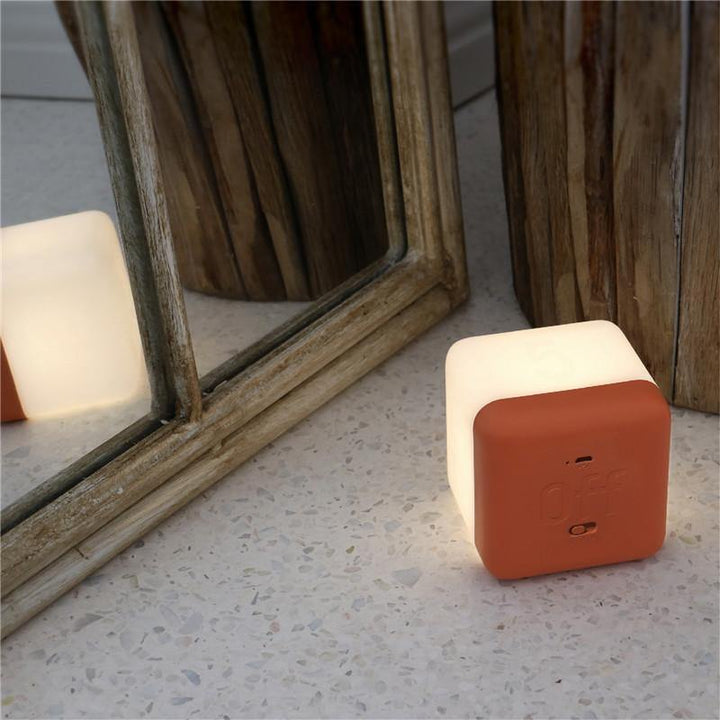 Elegant kreativ ChargeaSkantoe quadratisk nattbordlampe