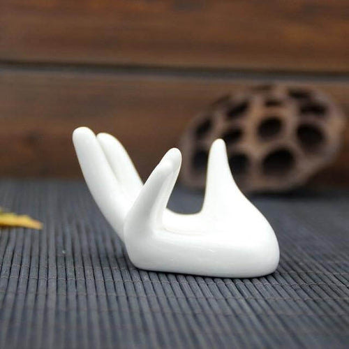 Håndformet keramisk eggkoppholder | Skanto