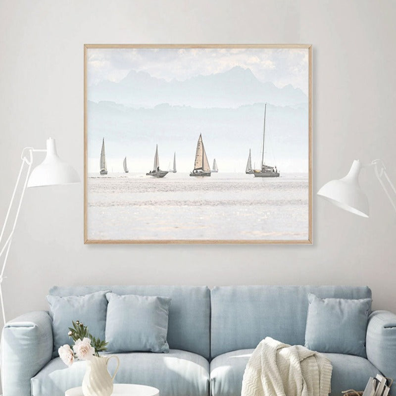Sommerlandskap med seilbåtmotiv – Minimalistisk kunsttrykk på lerret