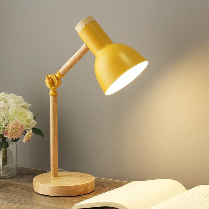 Skanto | Bordlampe med trefinish i nordisk stil