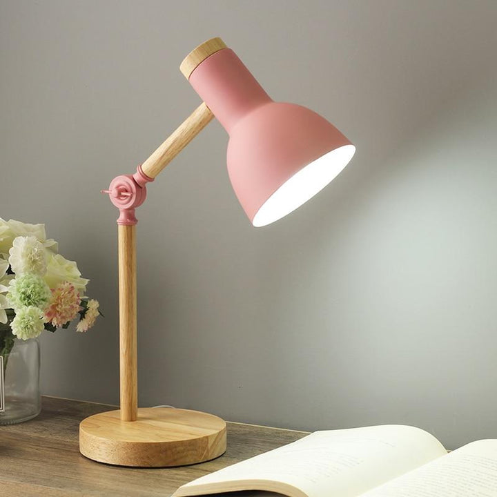 Skanto | Bordlampe med trefinish i nordisk stil