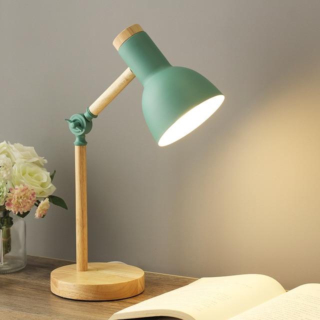 Skanto | Bordlampe med trefinish i nordisk stil