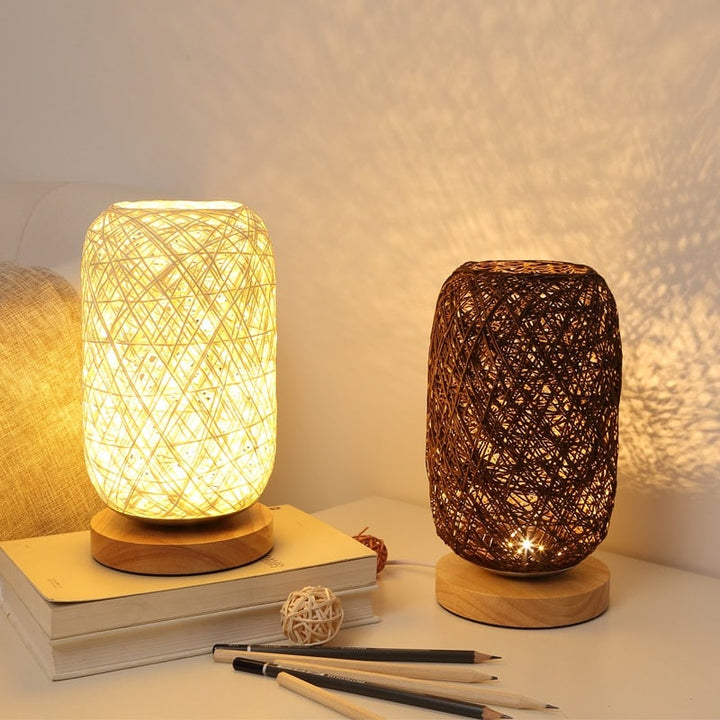 Skanto | Bordlampe laget av rotangtre