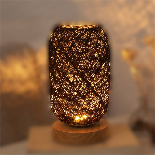 Skanto | Bordlampe laget av rotangtre