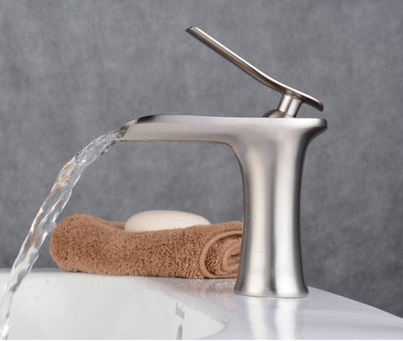 Skanto | Moderne Fosser Baderomsbatteri – Stilig Design & Elegant Vannstrøm