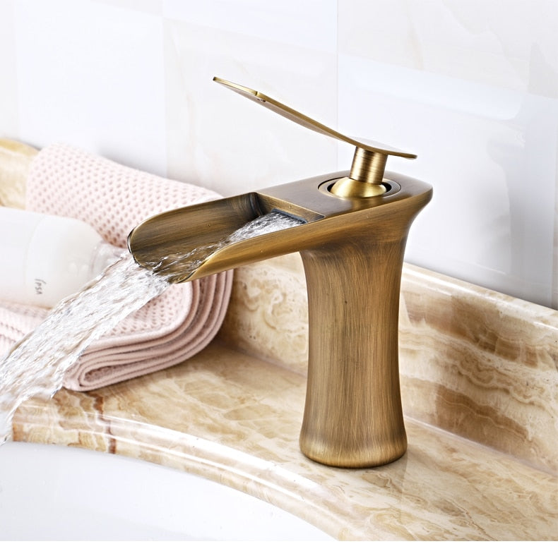 Skanto | Moderne Fosser Baderomsbatteri – Stilig Design & Elegant Vannstrøm