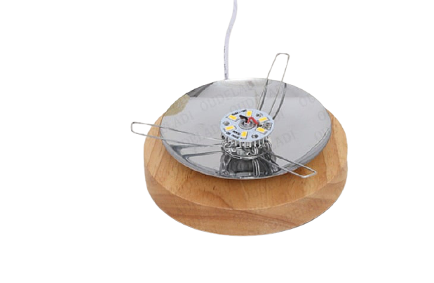 Skanto | Bordlampe laget av rotangtre