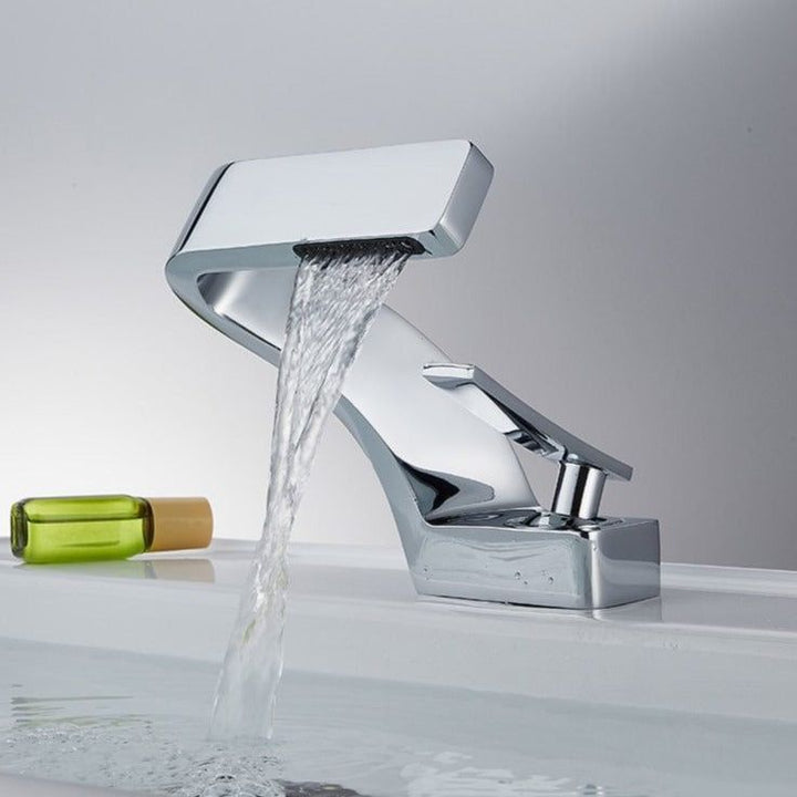 Skanto | Modern design curved faucet