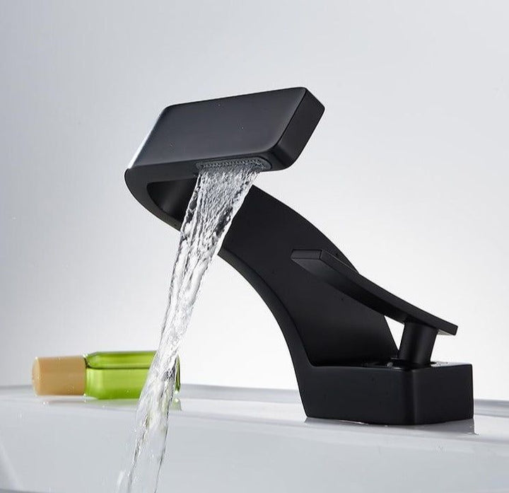 Skanto | Modern design curved faucet