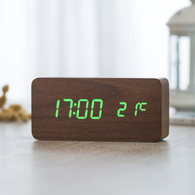 Skanto | Minimalistisk Digital LED Vekkerklokke med Tale Kontroll – Elegant Design og Klar Skjerm for Uanstrengte Morgener