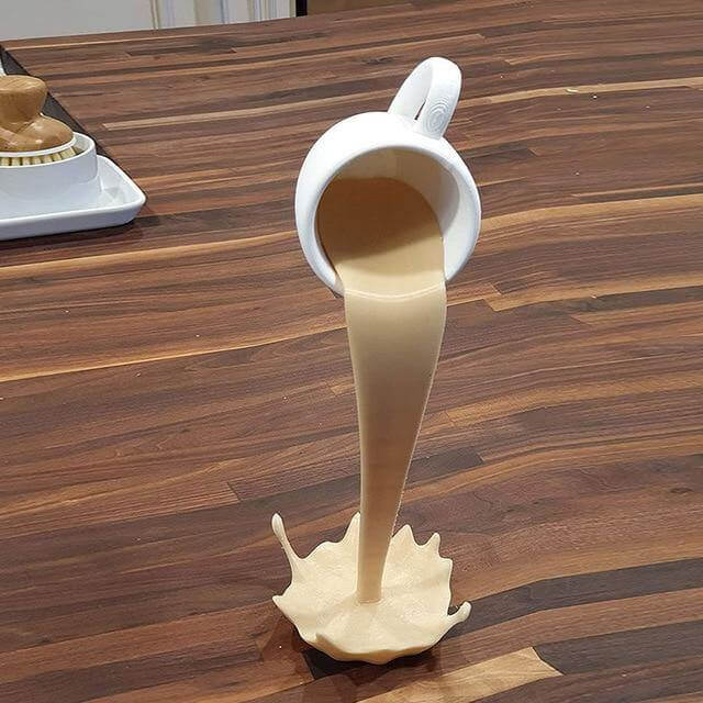Flytende sølende kaffekopp dekor | Skanto