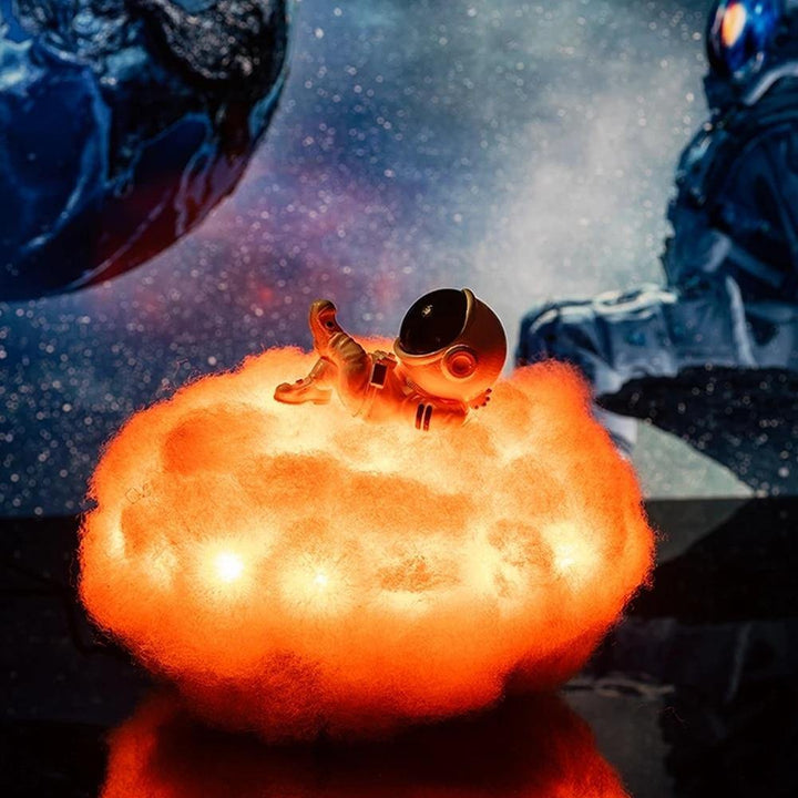 Astronaut Fargerike Skyer Nattlys | Skanto
