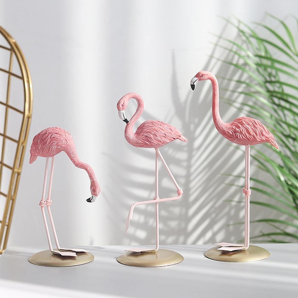 FlamingoGrace Elegant Flamingo Harbor Statue Skanto