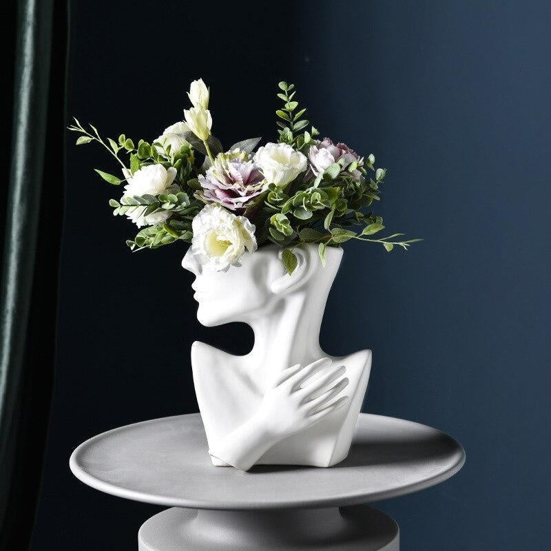 Emma Vase | Skanto