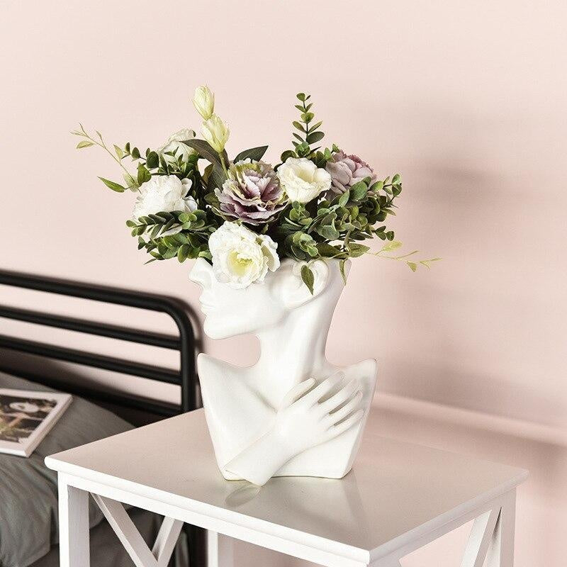 Emma Vase | Skanto