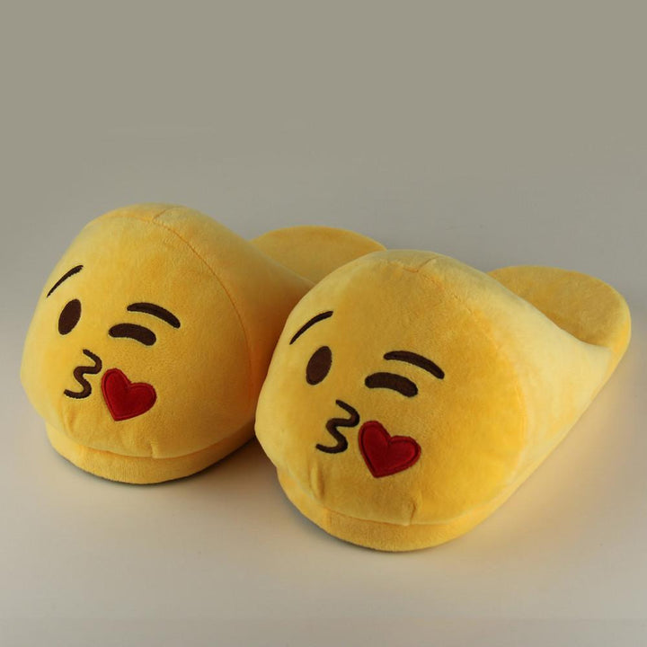 Utrolig søte emoji tøfler | Skanto