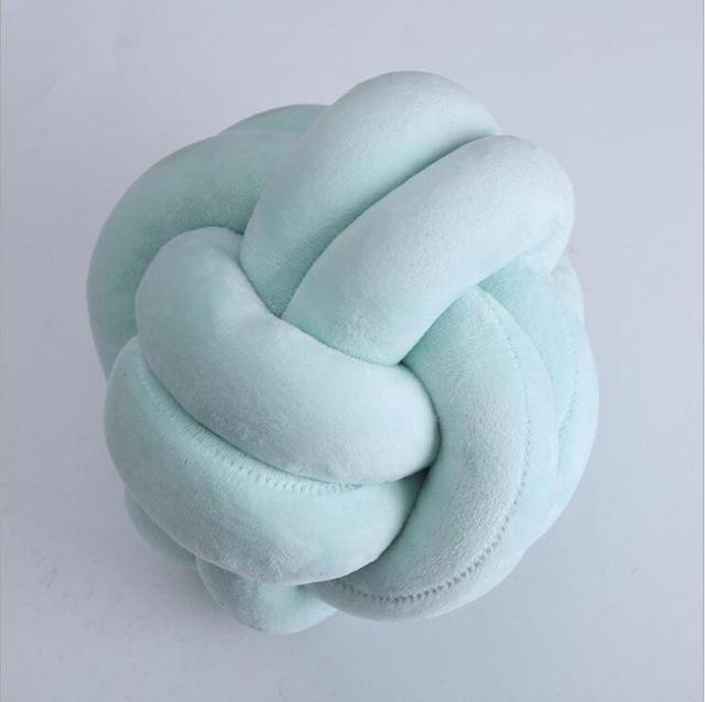 Knotted Pillow Ball | Skanto