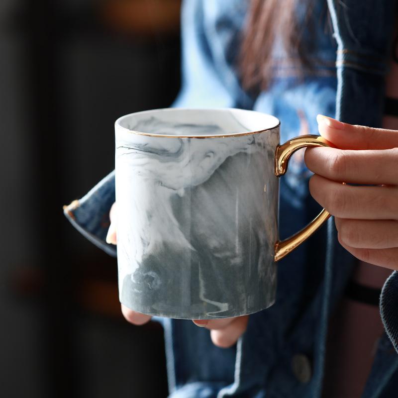 Gullkantet Marmor Kaffekopp | Skanto