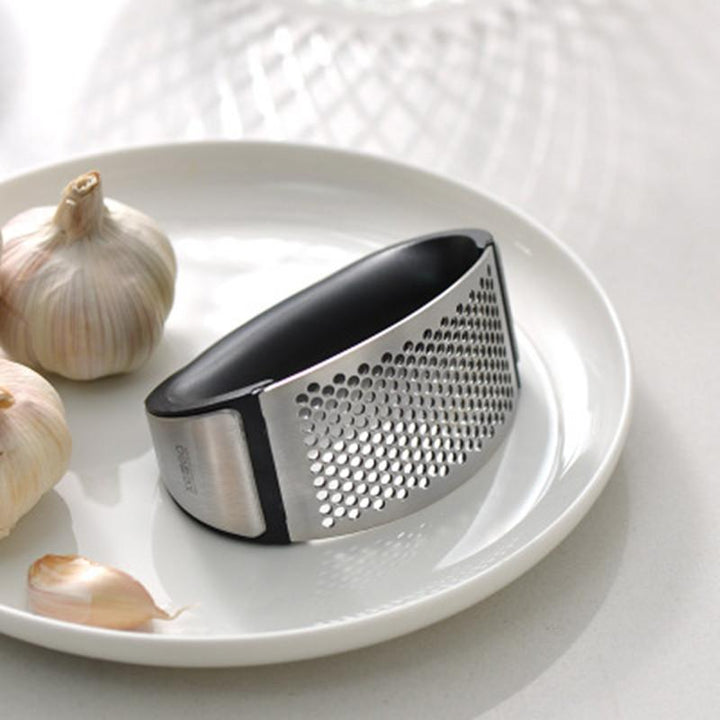 L'ail - Rocking Garlic Crusher | Skanto