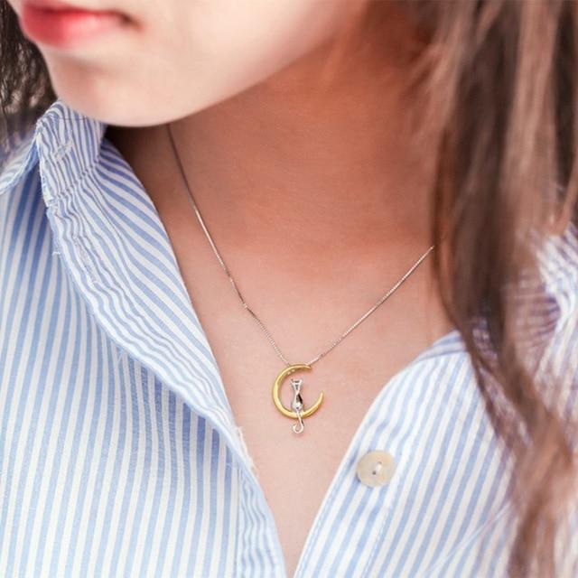 Kat - Moon Swing Necklace | Skanto