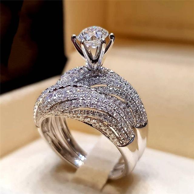 Elegant forlovelses- og giftering-sett | Skanto