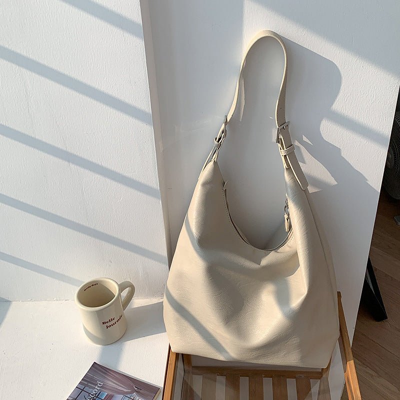 Skanto | PUFFYPOUCH – Myk PU-lær dumpling tote for et leken, chic utseende