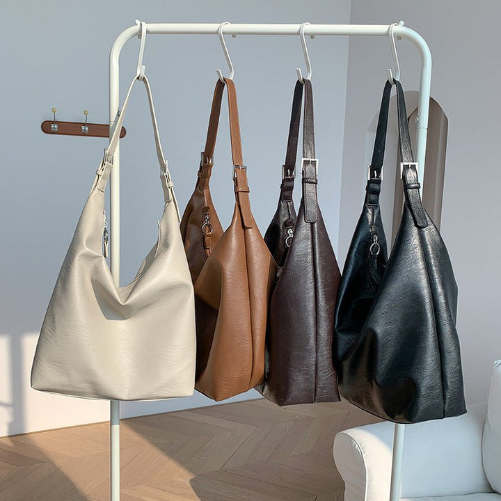Skanto | PUFFYPOUCH – Myk PU-lær dumpling tote for et leken, chic utseende
