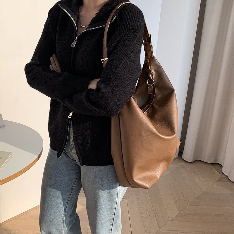 Skanto | PUFFYPOUCH – Myk PU-lær dumpling tote for et leken, chic utseende