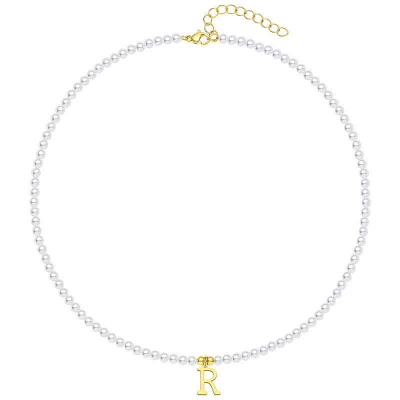 Skanto | Elegant gullbelagt perle bokstav initial halskjede