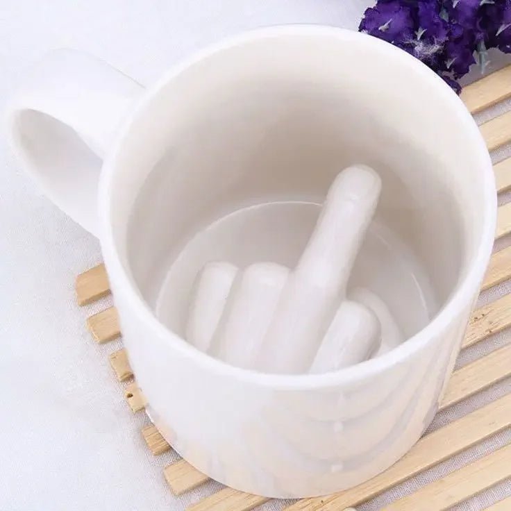 Skanto | REBELSIP – Morsom keramisk kaffekopp med skjult midtfinger-design