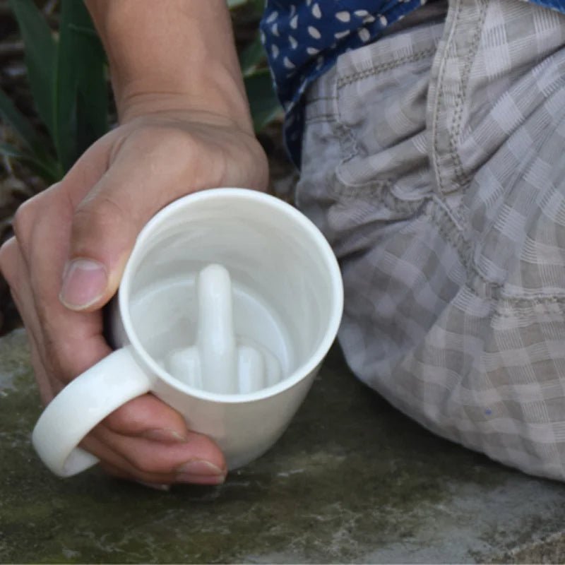 Skanto | REBELSIP – Morsom keramisk kaffekopp med skjult midtfinger-design