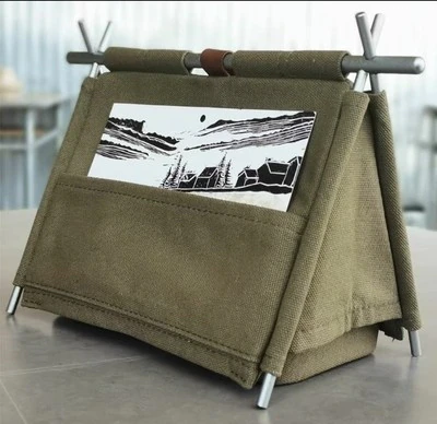 Skanto | Camping Tischkalender | Zeltstil mit Holzständer | 12-Monate-Set