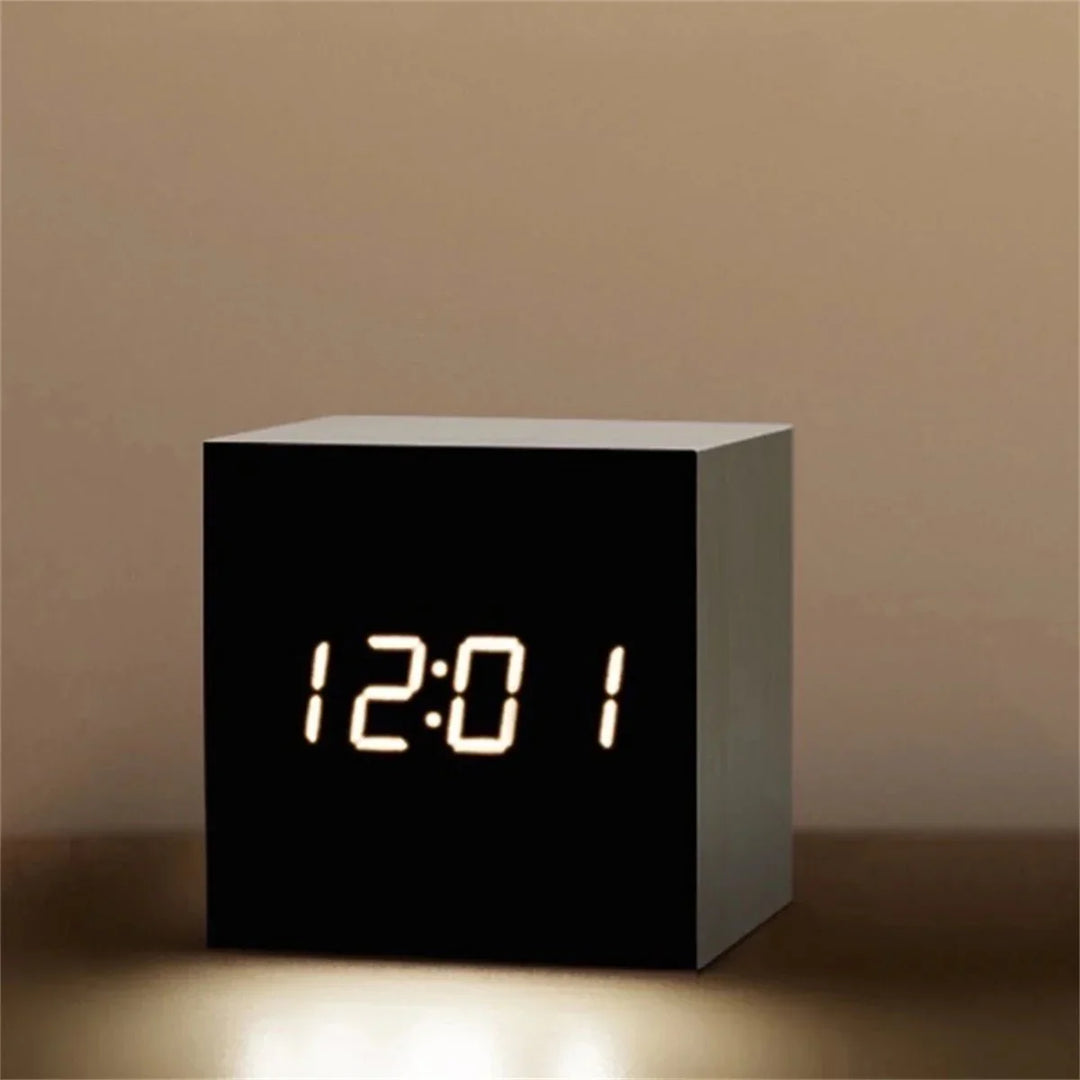 Skanto | Retro stil digital LED vekkerklokke