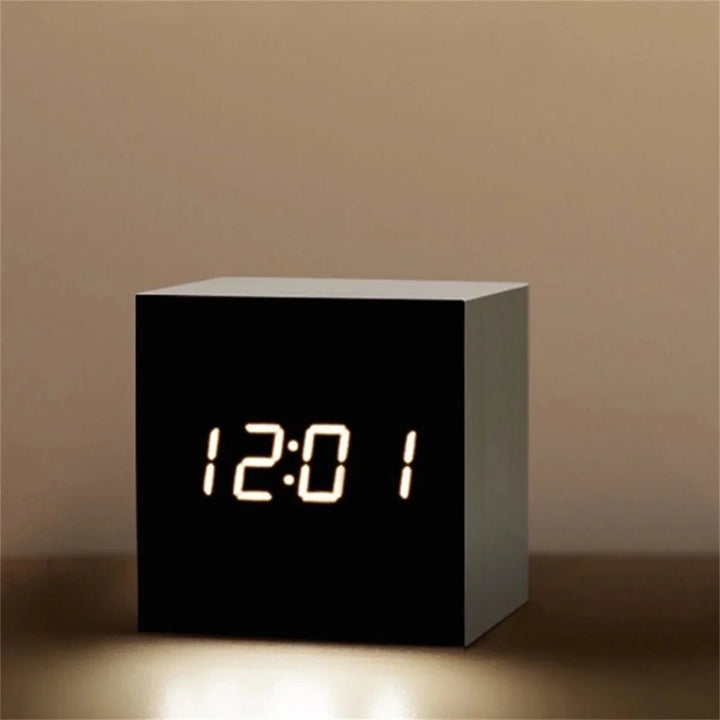 Skanto | Retro stil digital LED vekkerklokke
