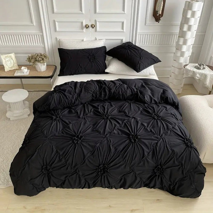 Skanto | RuffledWeave Duvet Sett – Elegant rufsete blomster dynecover sett laget av mikrofiber