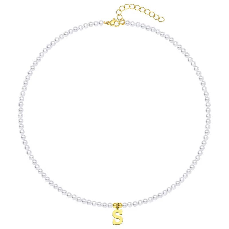 Skanto | Elegant gullbelagt perle bokstav initial halskjede