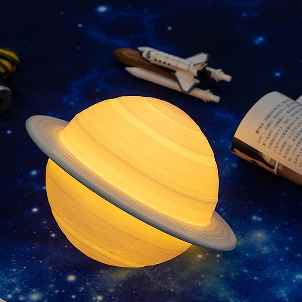 Skanto | Lampe - SaturnGlow - Planetarisk Design - Justerbart Lys